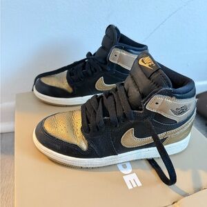 Retro jordan 1 Nike Black and Gold High-Tops